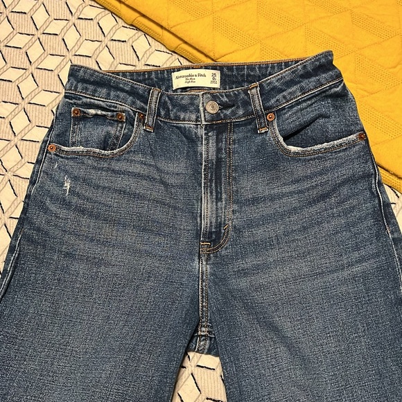 Abercrombie curve love high rise mom Jean - Picture 3 of 5